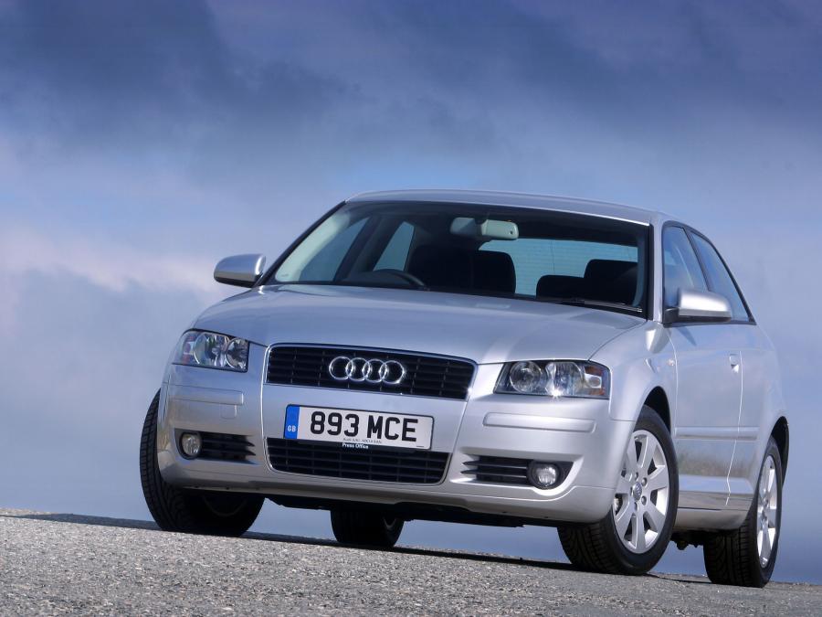  Audi A3 2.0 FSI (8P) 2003 года  (UK) (фото 2 из 9)